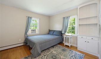 34 Foxhill Ave, Bristol, RI 02809