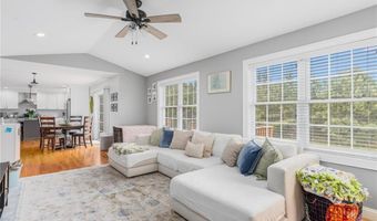 101 Austin Meadows Ln, North Kingstown, RI 02852