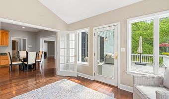 9 Hubbard Rd, Amherst, NH 03031