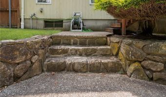 22 Golden View Dr, Johnston, RI 02919