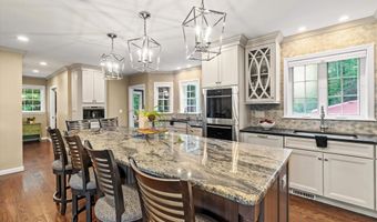 104 Windsor Dr, Auburn, NH 03032