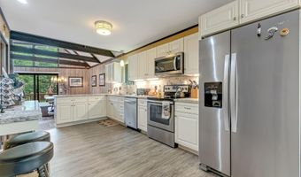 11 Carmen Gln, Albrightsville, PA 18210