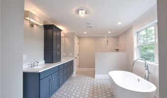 02 Paula Ln, Cranston, RI 02921