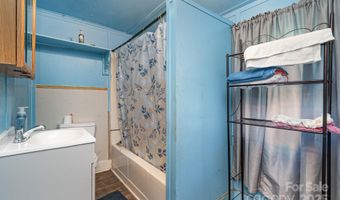 210 Lincoln St, Badin, NC 28009