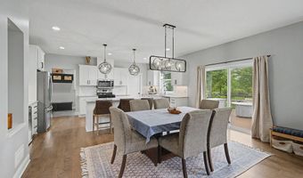 6694 Lakeview Cir NE, Albertville, MN 55301