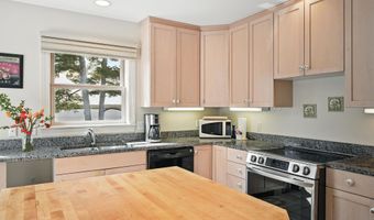 20 Eagle Point Rd, Bath, ME 04530