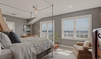 11 King Philip Ave, Bristol, RI 02809