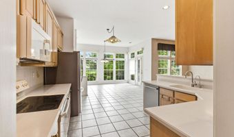 16 Greenways Ln, Lakewood, NJ 08701
