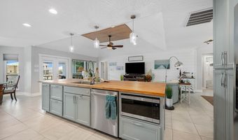 126 Sea View Dr, Aransas Pass, TX 78336