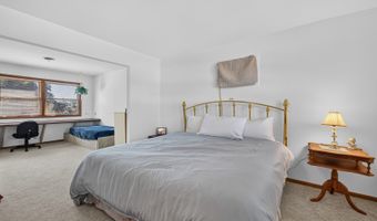 89 S Clarendon Ave, Addison, IL 60101