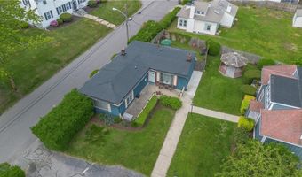 203 Fenner Ave 5, Middletown, RI 02842