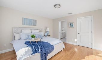 40 Overlook Ln, Glocester, RI 02814