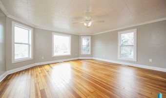 111 N 6th St, Beresford, SD 57004