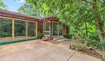 16 Meadowbrook Country Club Est, Ballwin, MO 63011