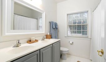 6 SLEEPY HOLLOW Ct, Allentown, NJ 08501