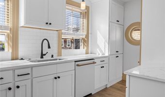 18 Barney St 2, Newport, RI 02840
