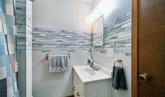 88 Main Ave, Atkins, IA 52206