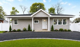 9 Emerald Ln S, Amityville, NY 11701