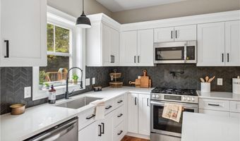 156 Potter St, Cranston, RI 02910