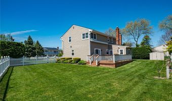 20 Bayview Rd, Amityville, NY 11701