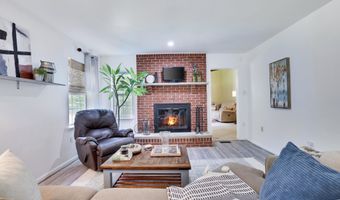 299 Scenic Dr, Blakeslee, PA 18610