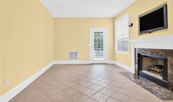 75 Wood St, Bristol, RI 02809