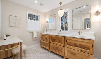 5 Morgan Ct, Lincoln, RI 02865