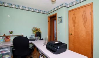 594 Terra Ln, Amherst, OH 44001