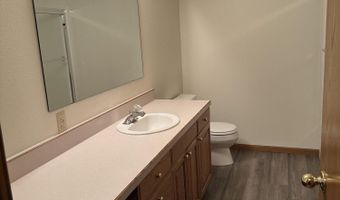 1102 Willow Dr, Aberdeen, SD 57401