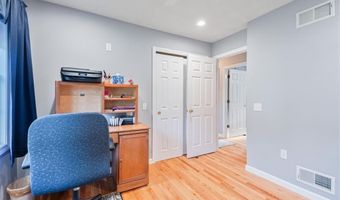 80 TOMAHAWK Trl, Cranston, RI 02921