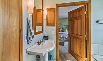 290 Skycrest Dr, Ashland, OR 97520