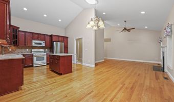 11 Village Ct 11, Colchester, CT 06415