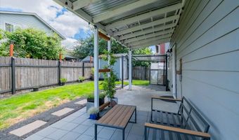 3523 COLLEGE Loop, Albany, OR 97322