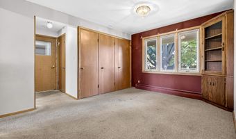 521 W SENECA Dr, Appleton, WI 54911