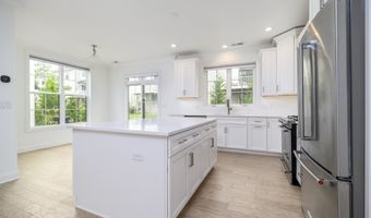 15 E Cross Trl 15, Danbury, CT 06810
