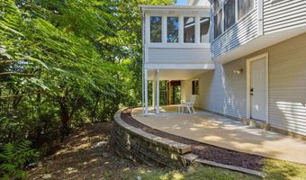 477 Redwood Forest Dr, Ballwin, MO 63021