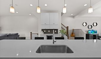 20305 SAVIN HILL Dr, Ashburn, VA 20147