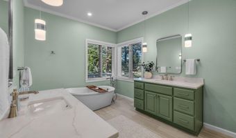19490 Green Lakes Loop, Bend, OR 97702