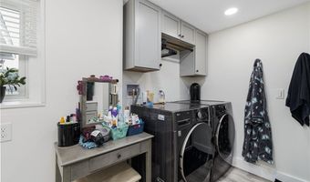 12 Hidden Valley Ln, Lincoln, RI 02865