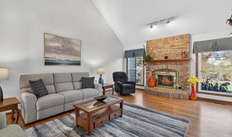 3610 Lakeview Dr, Algonquin, IL 60102