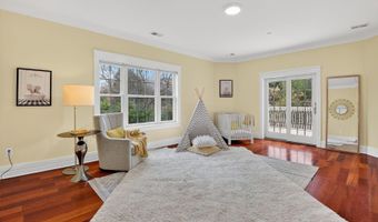 9715 SINGLETON Dr, Bethesda, MD 20817