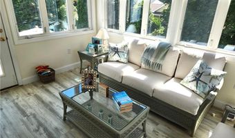 47 Treasure Rd, Narragansett, RI 02882