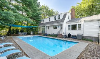 16 Iron Gate Ln, Cromwell, CT 06416