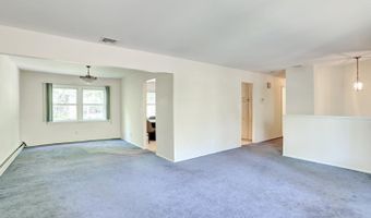 17 Twin Lakes Dr, Airmont, NY 10952