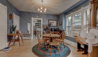 1208 N SUPERIOR St, Appleton, WI 54911