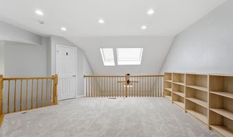 7035 KINGS MANOR Dr, Alexandria, VA 22315