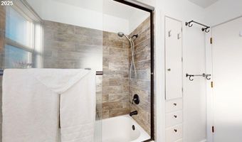 425 MEMORY Ln, Brookings, OR 97415