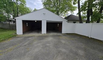 744 Hammond St, Bangor, ME 04401