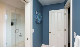 1 Stoneridge Dr, Albany, NY 12211