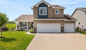 1444 Marina Cove Dr, Polk City, IA 50226